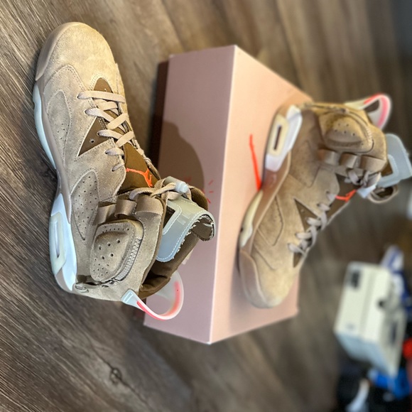 Air Jordan 6 Retro x Travis Scott ‘British Khaki’ - Picture 13 of 15
